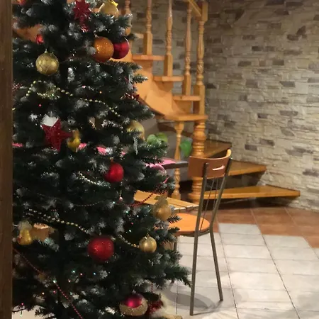Karpatska Mria Konukevi *