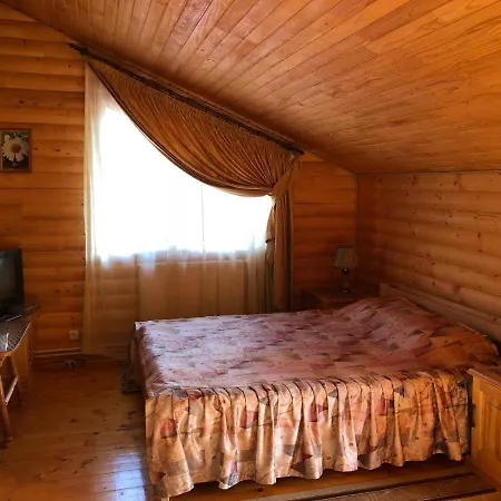 Karpatska Mria Konukevi *